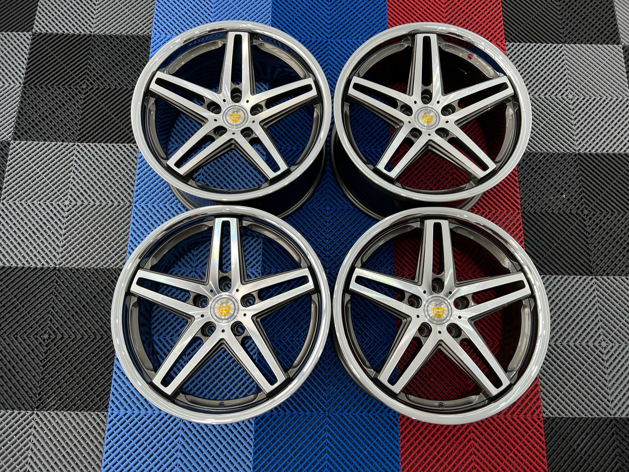 NEW 19" CADES STRIKE ALLOY WHEELS IN GUNMETAL POL AND STAINLESS STEEL DISH